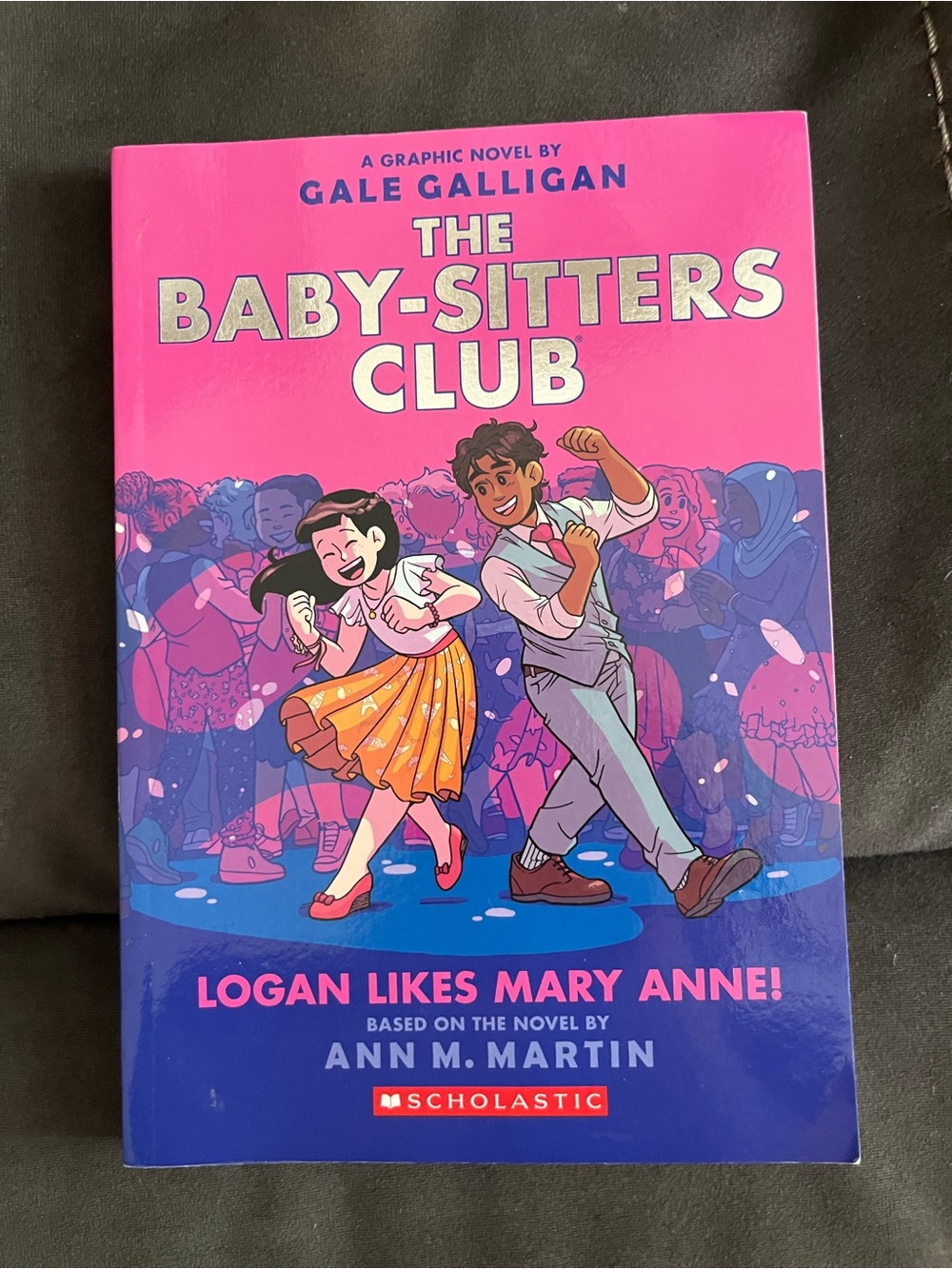 Scholastic The Baby-Sitters Club Graphic Novel – Pink & Blue Cover